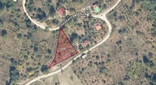 GEYVE MELEKŞESOLAK KÖYÜ'NÜN MANZARALI ARSALARINDAN % 40 İMARLI 1005 m²