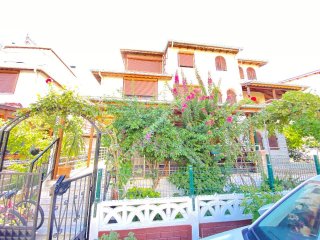 Doğanbey'de Site İçerisinde Geniş Bahçeli Müstakil.satılık 4+1 Villa