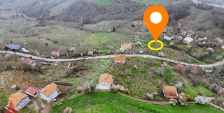 GEYVE AKINCI KÖYÜNDE MANZARALI 486 M² YOLA CEPHELİ HAZIR PROJELİ İMARLI FIRSAT ARSA