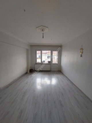 YILDIZ GAYRİMENKUL'DEN KİRALIK DAİRE DOĞUM EVİ İLERİSİ CADDE ÜZERİ