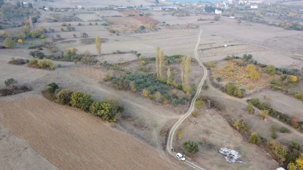 AVCI EMLAK'TAN GEYVE DÜZAKÇAŞEHİR MAHALLESİNDE 3713 m2 TAM YATIRIMLIK KUPON ARSA