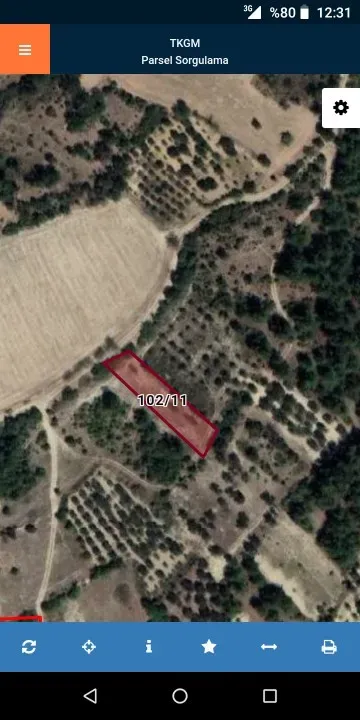 AVCI EMLAK'TAN PAMUKOVA İLÇESİ TEŞVİKİYE KÖYÜNDE MANZARALI YATIRIMLIK 724 m² YOLA CEPHE TİNY HOUSE İÇİN İDEAL