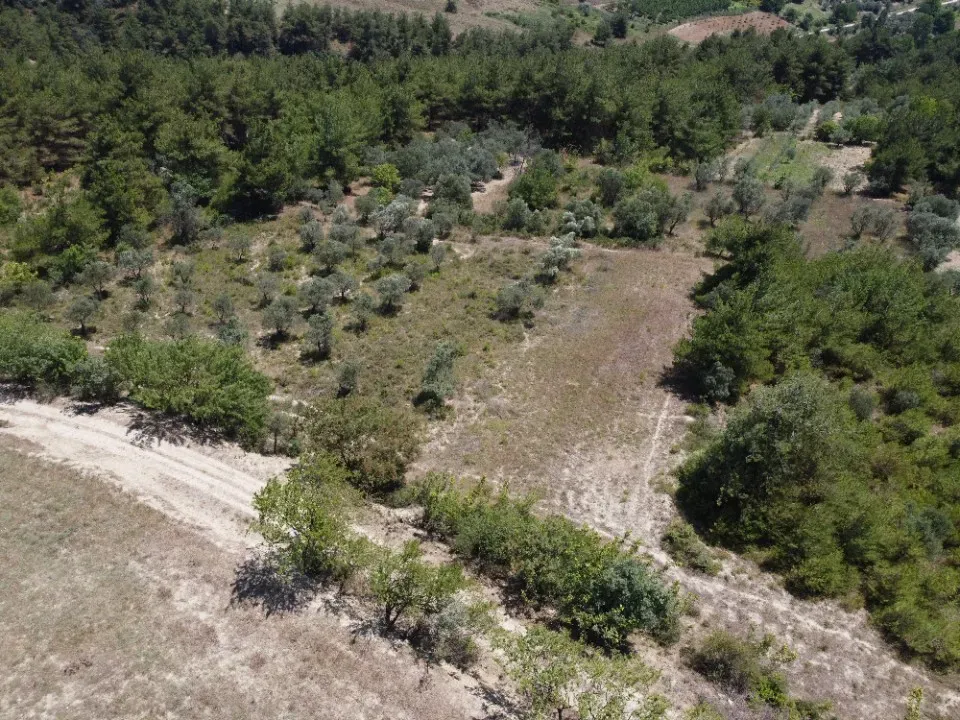 AVCI EMLAK'TAN PAMUKOVA İLÇESİ TEŞVİKİYE KÖYÜNDE MANZARALI YATIRIMLIK 724 m² YOLA CEPHE TİNY HOUSE İÇİN İDEAL