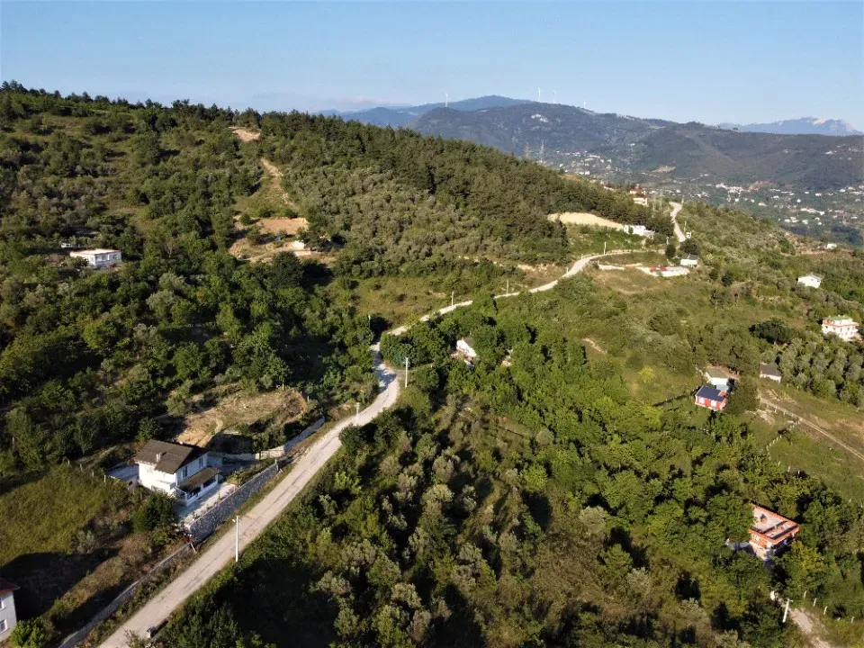 AVCI EMLAK'TAN GEYVE KÖPRÜBAŞI'NDA 1127 m2 MANZARALI TİNY HOUSE VE PREFABRİK İÇİN ARSA