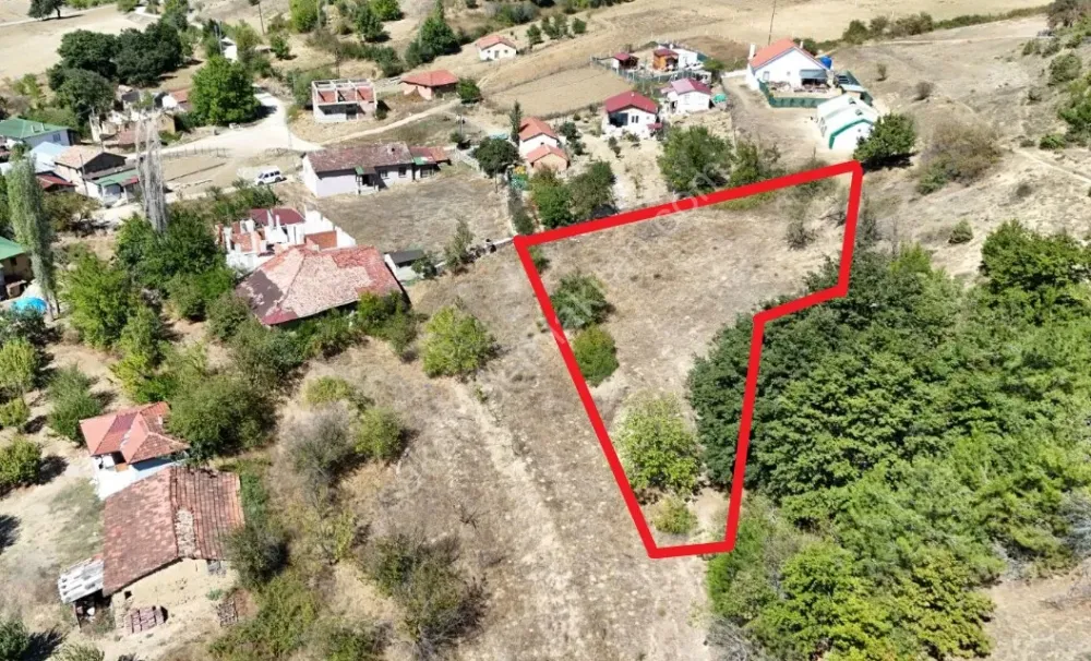 GEYVE KARACAÖREN KÖYÜNDE 1763 m² TAMAMI İMARLI MANZARALI KAÇIRILMAYACAK ARSA