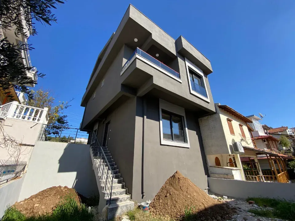 Menderes Özdere de Geneş Bahçeli Satılık Sıfır 3+1 Villa