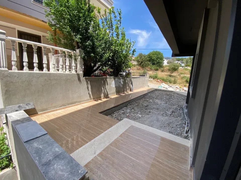 Menderes Özdere de Geneş Bahçeli Satılık Sıfır 3+1 Villa