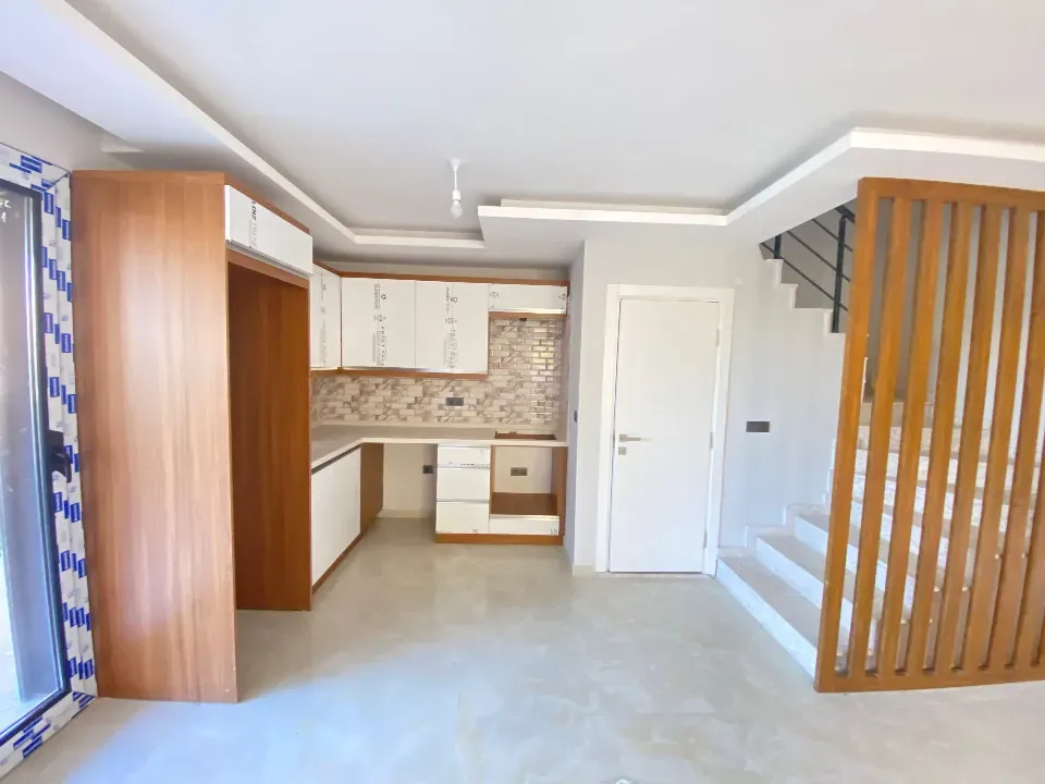 Doğanbey De Denize 300M2 Mustakil Bahçeli Satılık 3+1 Villa