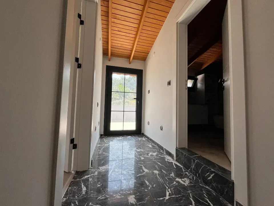 Özdere'de Denize Yürüme Mesafesinde Modern Mimarı Satılık 3+1 Villa