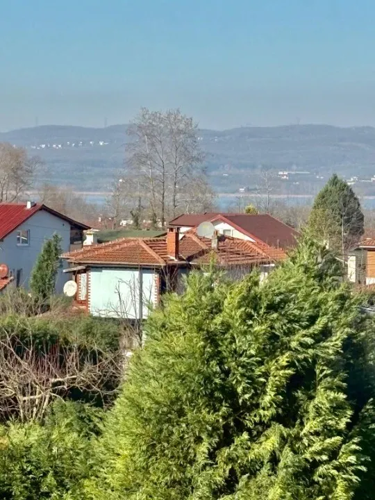 Sakarya / Sapanca / Kırkpınar Soğuksu Mh.BAĞDAT CD.YAKINI 3 KATLI VİLLA