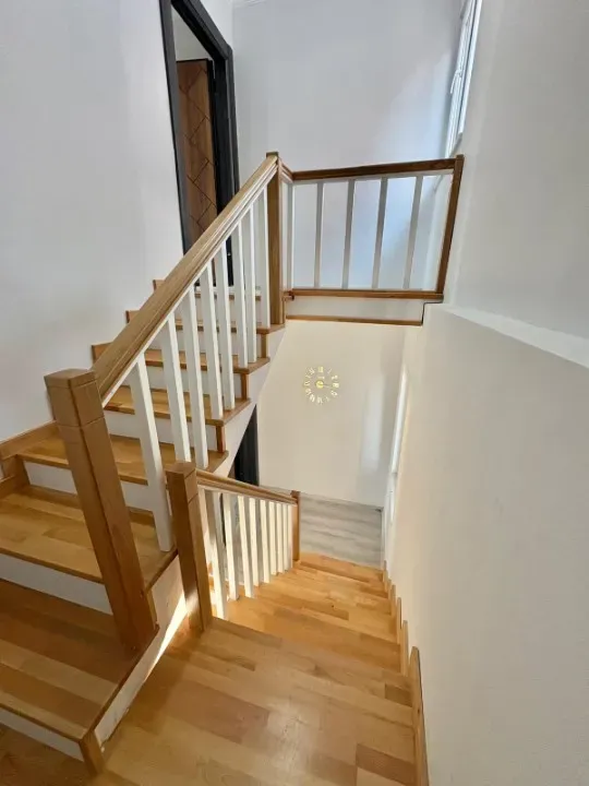 Sakarya / Sapanca / Kırkpınar Soğuksu Mh.BAĞDAT CD.YAKINI 3 KATLI VİLLA