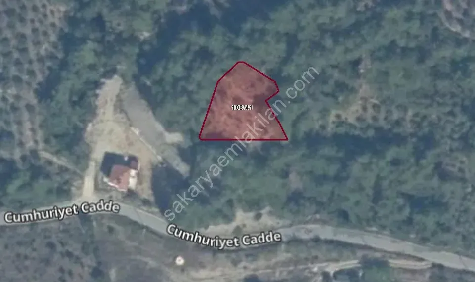 Geyve Alifuatpaşa Okul Mahallesi’nde 958 m², manzaralı, resmi asfalt yola 1 parsel mesafede BAHÇE