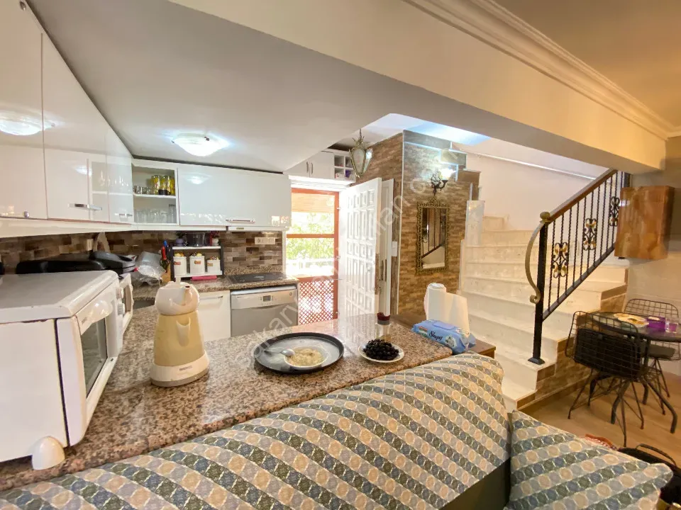 Doğanbey'de Site İçerisinde Geniş Bahçeli Müstakil.satılık 4+1 Villa