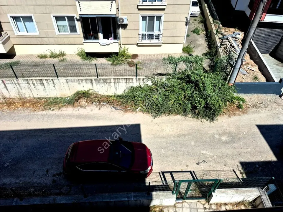 ADAPAZARI AKINCILAR MAHALLESİNDE SATILIK 2+1 DAİRE