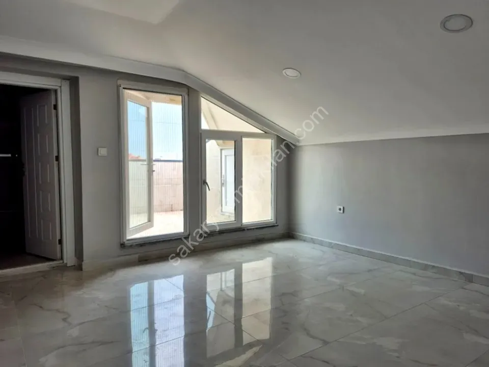 ADAPAZARI GÜNEŞLER MAHALLESİNDE SATILIK 5+1 DUBLEKS DAİRE