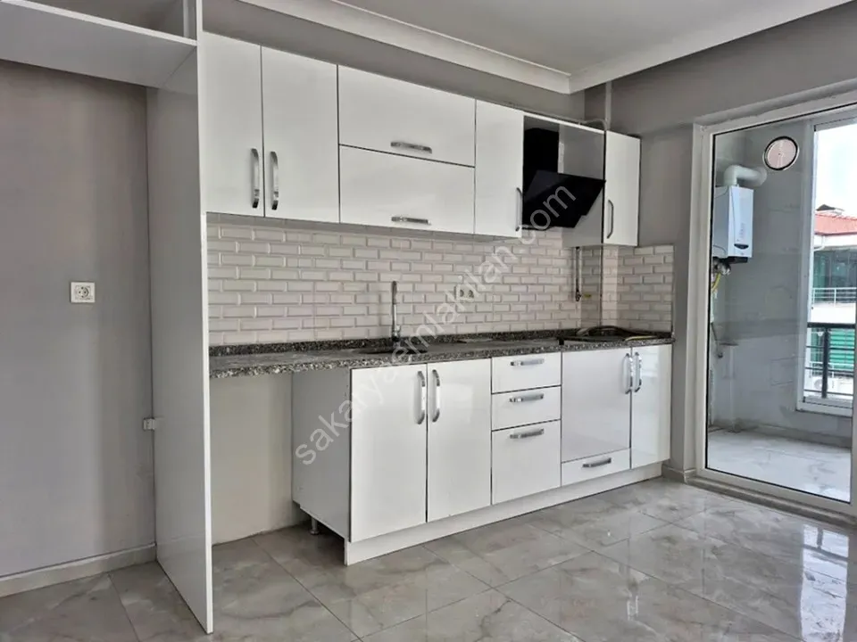 ADAPAZARI GÜNEŞLER MAHALLESİNDE SATILIK 5+1 DUBLEKS DAİRE