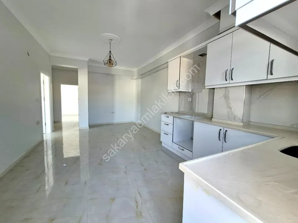 ADAPAZARI AKINCILAR MAHALLESİNDE KİRALIK 2+1 DAİRE