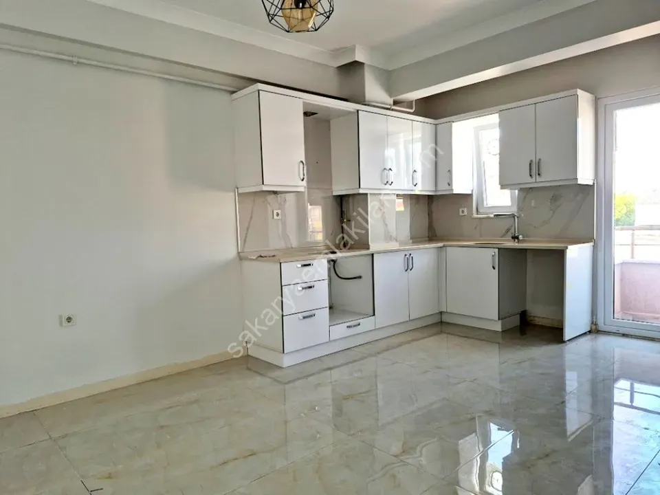 ADAPAZARI AKINCILAR MAHALLESİNDE KİRALIK 2+1 DAİRE