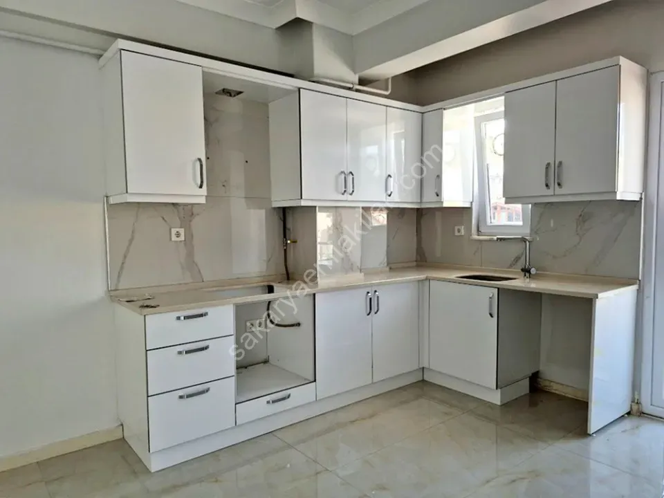 ADAPAZARI AKINCILAR MAHALLESİNDE KİRALIK 2+1 DAİRE