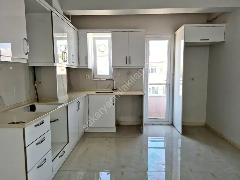 ADAPAZARI AKINCILAR MAHALLESİNDE KİRALIK 2+1 DAİRE