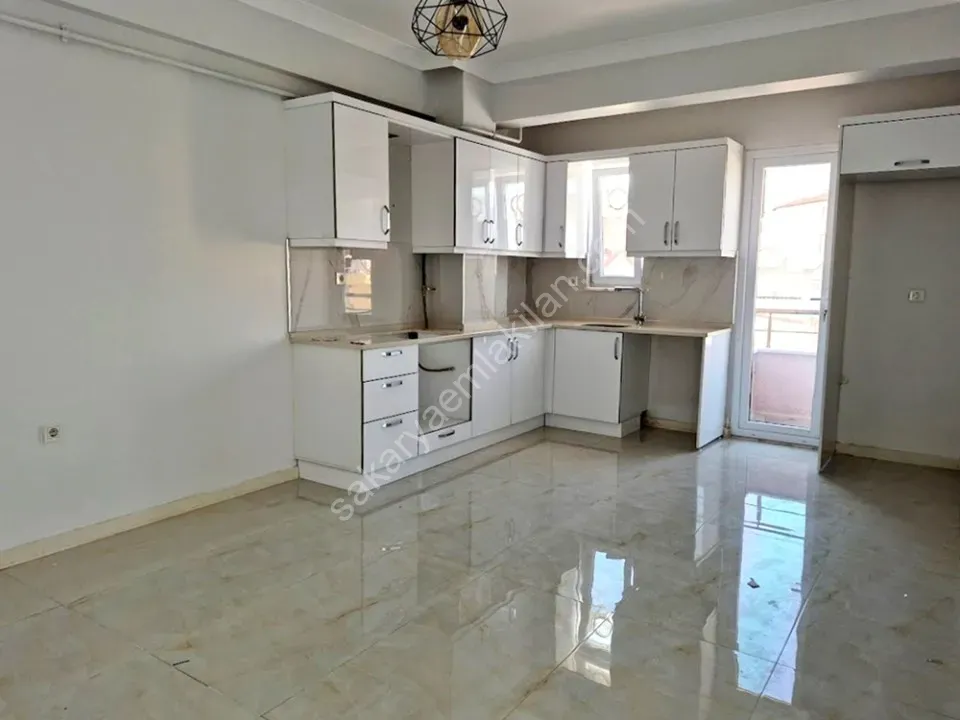 ADAPAZARI AKINCILAR MAHALLESİNDE KİRALIK 2+1 DAİRE