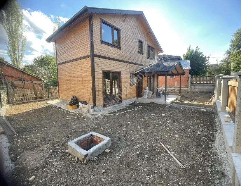 GEYVE ÇAMLIK KÖYÜNDE MUHTEŞEM VİLLA