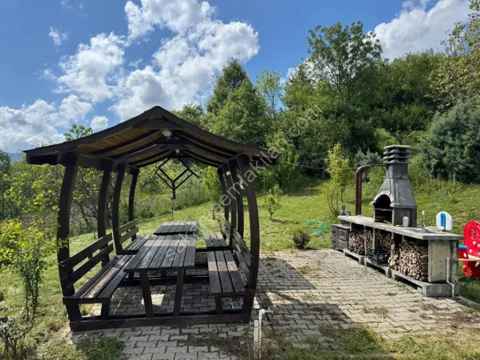 Sakarya -Geyve Akıncı Mahallesinde  5+1 Dublex Köy Evi