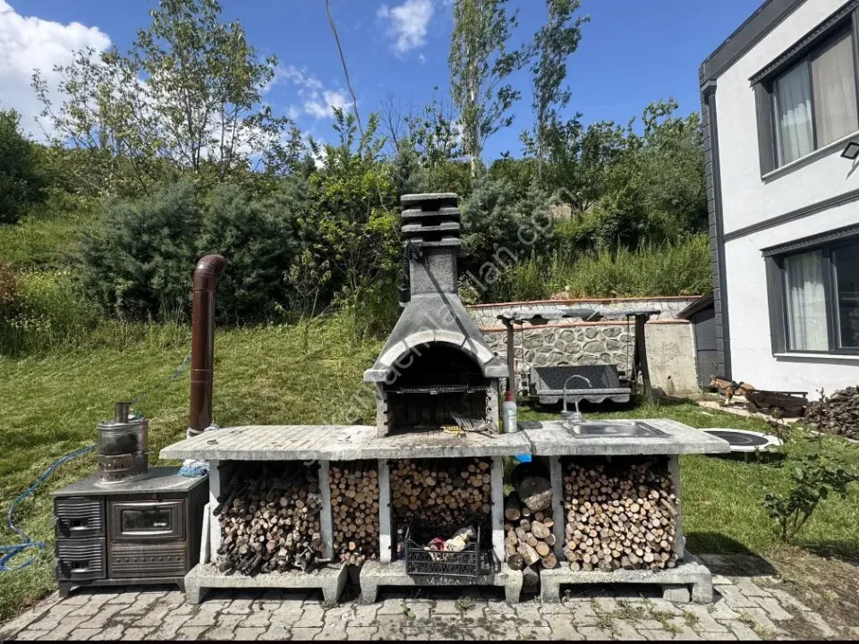 Sakarya -Geyve Akıncı Mahallesinde  5+1 Dublex Köy Evi