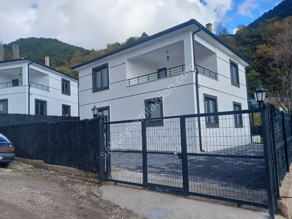 Pamukova Kazimiye köyü 415m2 Arsa icerisinde Satılık Dublex villa