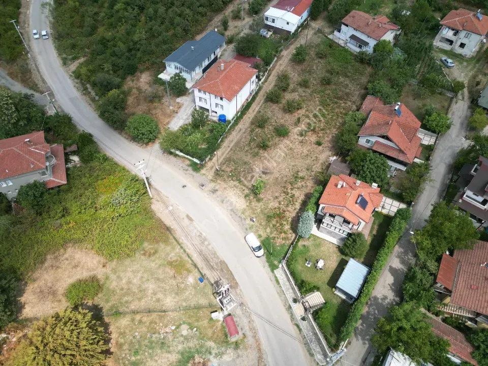 Sapanca Hacımercan Mahallesinde 1635 m² Arazi  (İmar Sınırında)