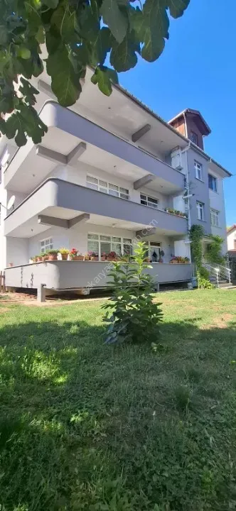 ADA CADDESİ'NDE AİLE APARTMANINDA FERAH GENİŞ SATILIK DAİRE