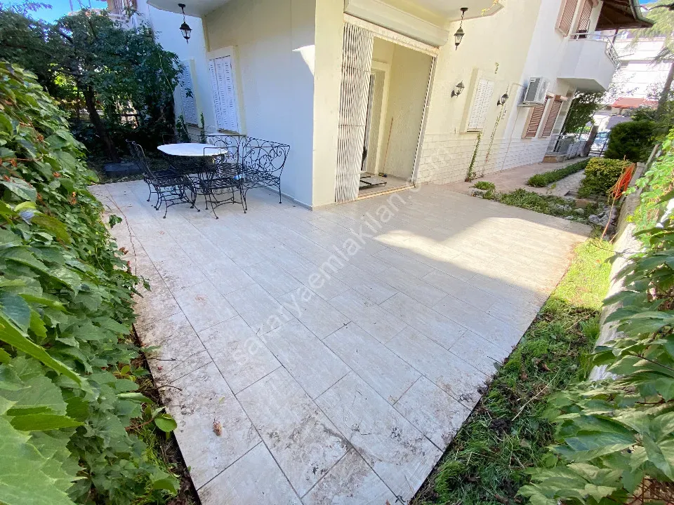 Seferihisar Ürkmez'de Plajına 50M Deniz Tarafı Satılık 3+1 Villa