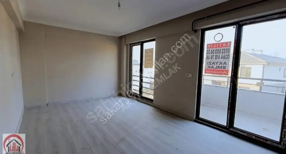 AKYAZI EMLAK'TAN MERKEZİ KONUMDA SATILIK SIFIR 6 ADET 2+0 DAİRE