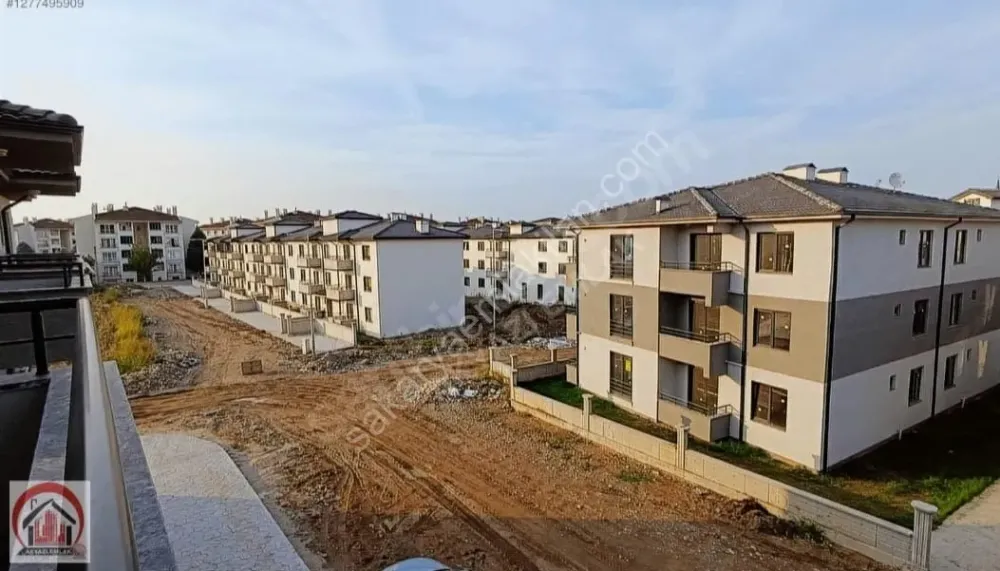 AKYAZI EMLAK'TAN MERKEZİ KONUMDA SATILIK SIFIR 6 ADET 2+0 DAİRE