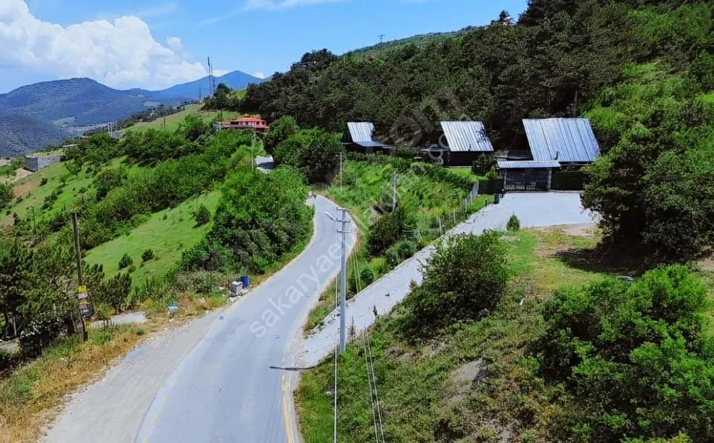 GEYVE CECELER KÖYÜNDE 508 m² ASFALTA CEPHE ELEKTRİK SU DİBİNDE HOBİ BAHÇESİ