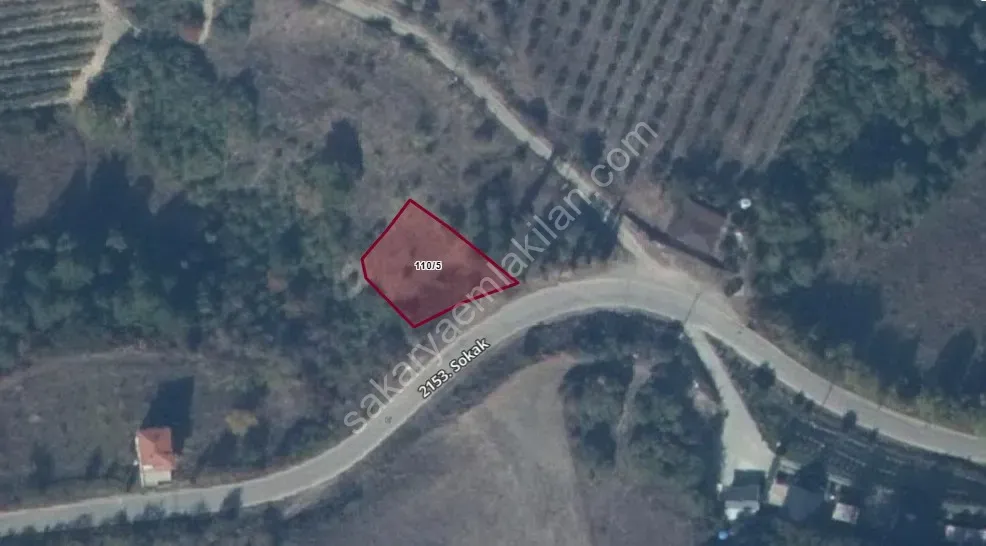 GEYVE CECELER KÖYÜNDE 508 m² ASFALTA CEPHE ELEKTRİK SU DİBİNDE HOBİ BAHÇESİ