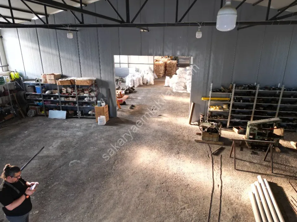 ESKİBEDİL / AKYAZI ÜRETİM TESİSİ KİRALIK 1.600 m2 ÇEVRE YOLUNA 800mt MESAFEDE