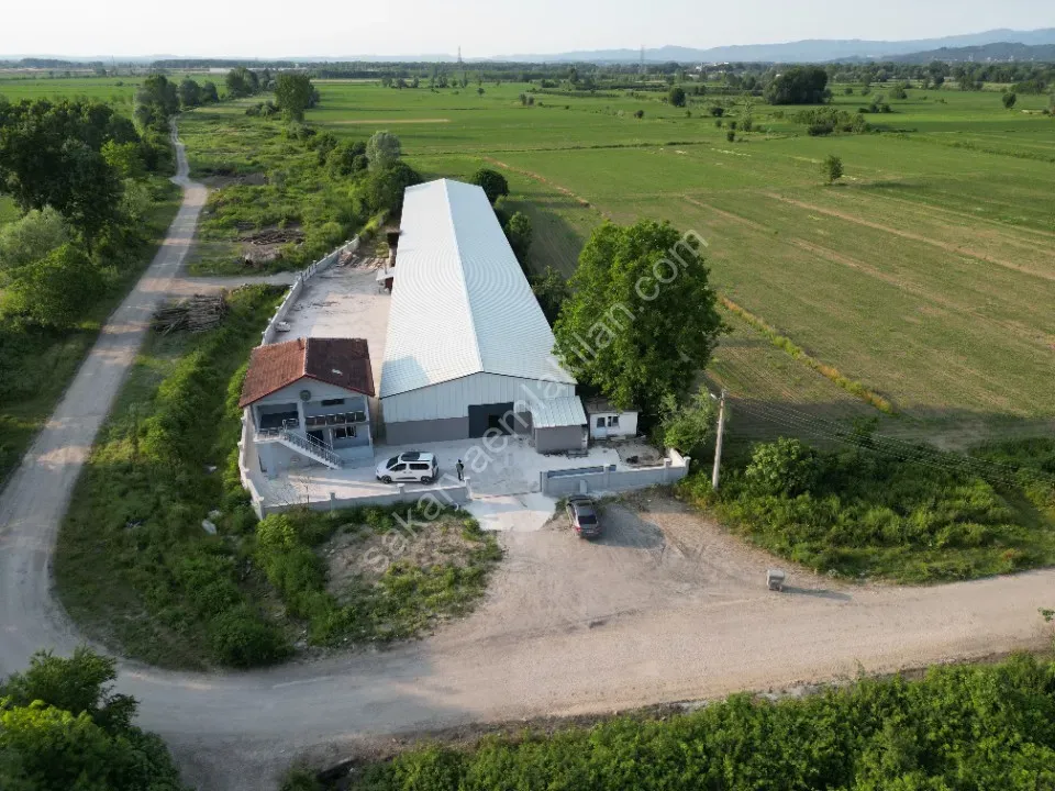 ESKİBEDİL / AKYAZI ÜRETİM TESİSİ KİRALIK 1.600 m2 ÇEVRE YOLUNA 800mt MESAFEDE