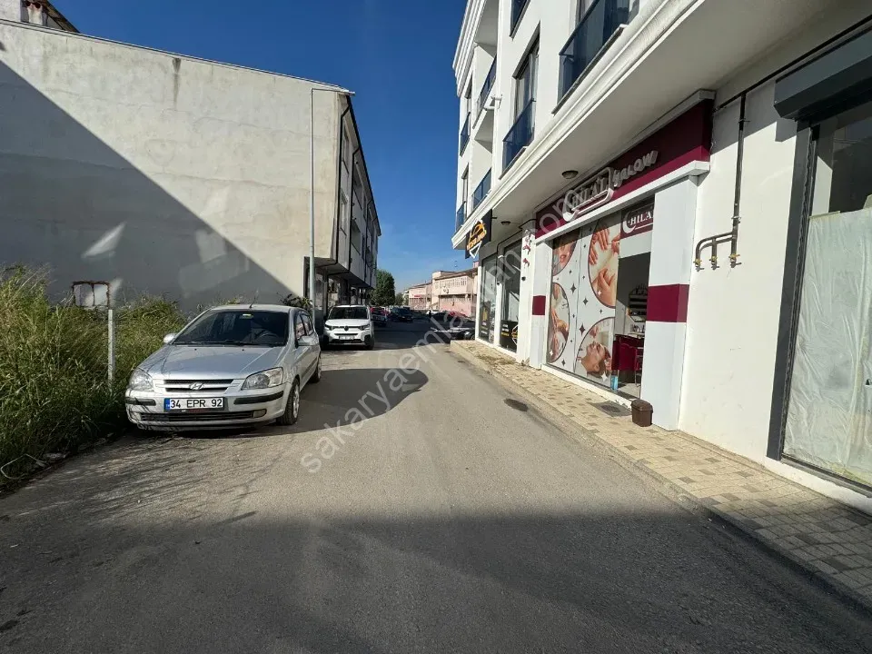 AKYZI MERKEZ'DE KİRALIK DÜKKAN - OFİS  25 m2