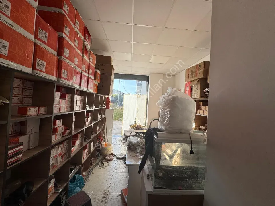 AKYZI MERKEZ'DE KİRALIK DÜKKAN - OFİS  25 m2