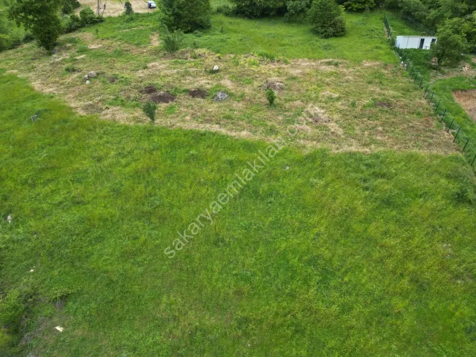 SÜLÜKLÜGÖL YOLUNDA 5.930 m2 TARLA SATILIK DOKURCUN / MUDURNU / BOLU