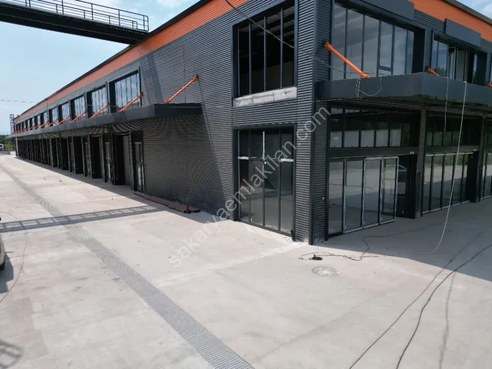 AKYAZI YENİ SANAYİ MERKEZİ SATILIK DÜKKAN 200 m2