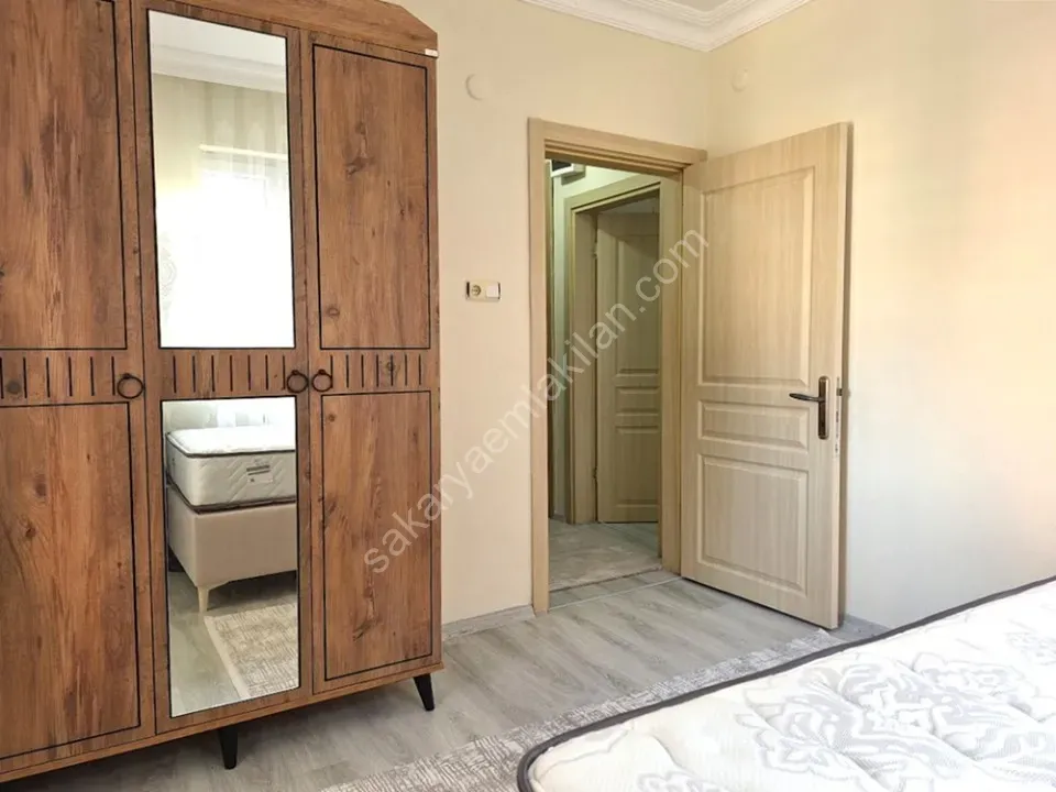 SERDİVAN MERKEZDE KİRALIK EŞYALI 1+1 APART DAİRE