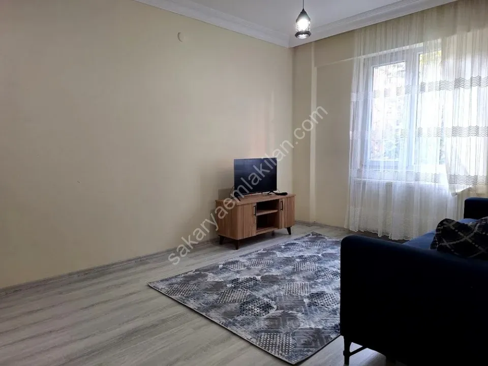 SERDİVAN MERKEZDE KİRALIK EŞYALI 1+1 APART DAİRE