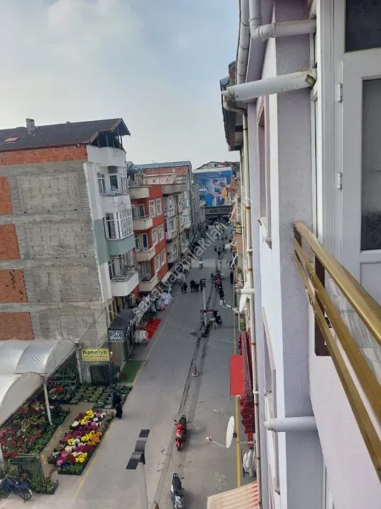 YILDIZ GAYRİMENKUL'den Katlı Pazar Arkası Kiralık Daire