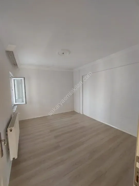 YILDIZ GAYRİMENKUL'den Katlı Pazar Arkası Kiralık Daire