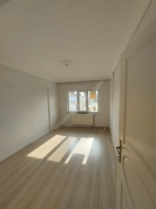 YILDIZ GAYRİMENKUL'den Katlı Pazar Arkası Kiralık Daire