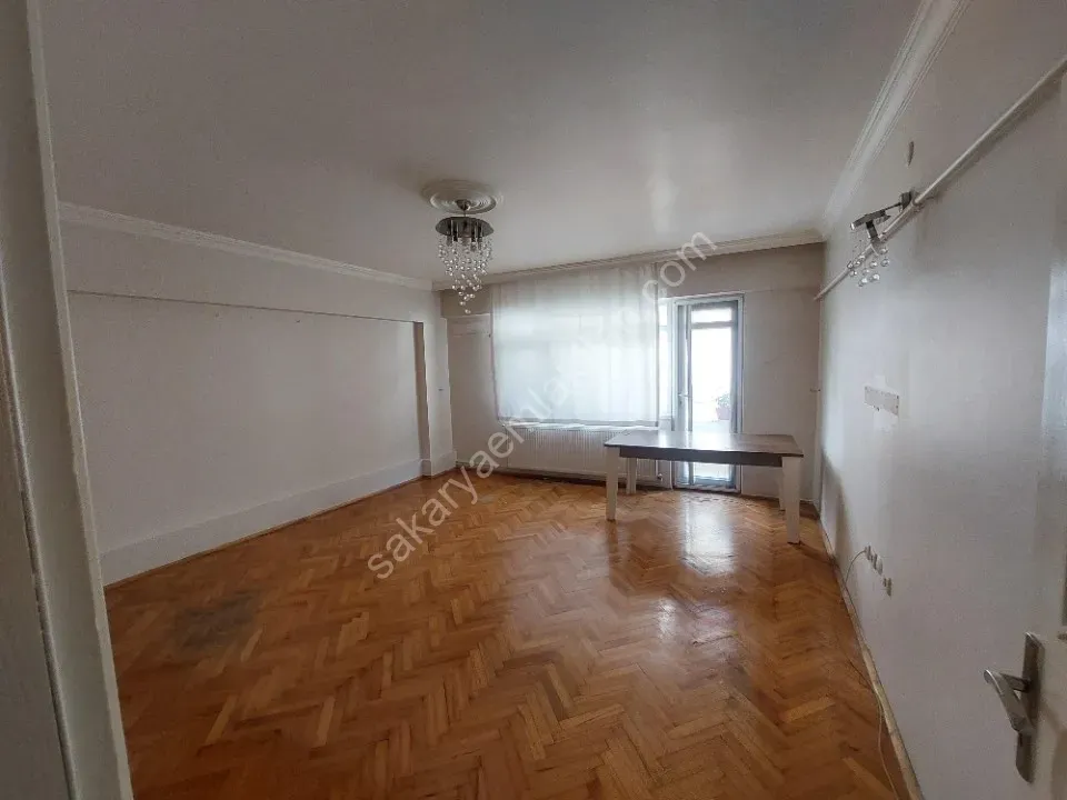 YILDIZ GAYRİMENKUL'DEN KATLI PAZAR ARKASI SATILIK 1.KAT DAİRE