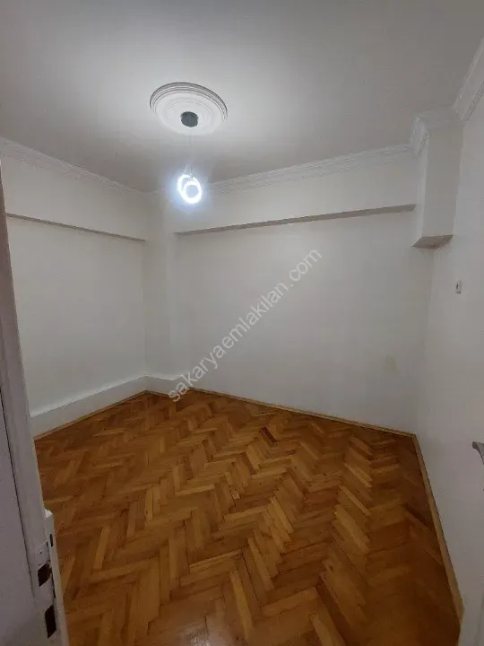 YILDIZ GAYRİMENKUL'DEN KATLI PAZAR ARKASI SATILIK 1.KAT DAİRE