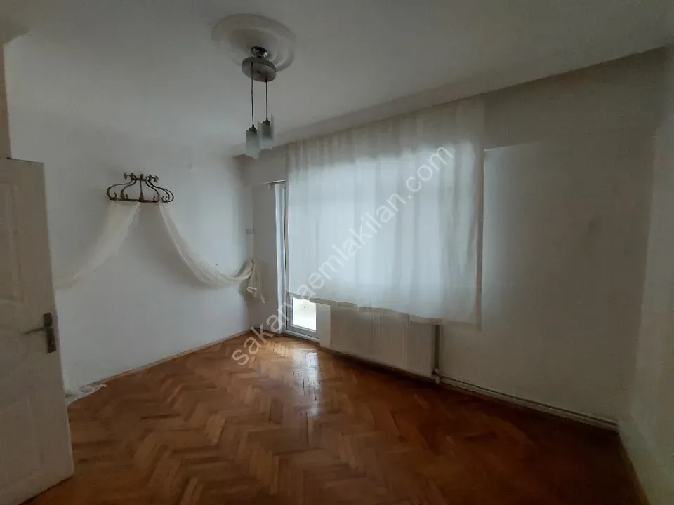 YILDIZ GAYRİMENKUL'DEN KATLI PAZAR ARKASI SATILIK 1.KAT DAİRE